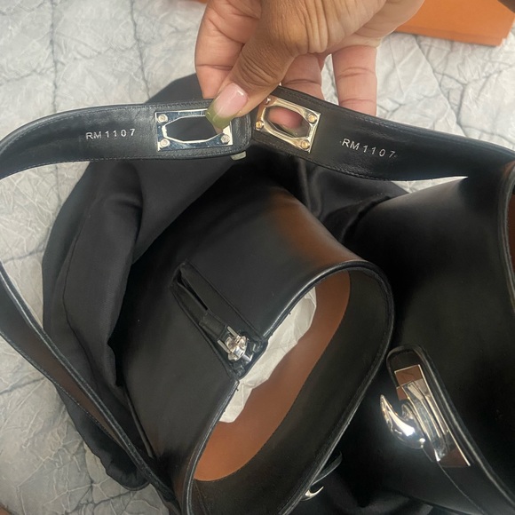 100% Authentic Givenchy Shark- Lock Boots Size. 37 - Picture 11 of 12